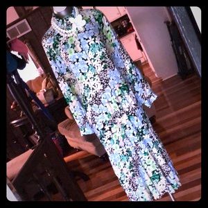 Beautiful button front floral print dress 👗